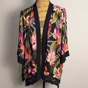 Thalia Sodi Black and Floral Kimono